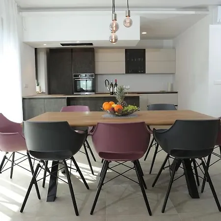 Apartment Moderno Ureden Novi Apartman Lucija *