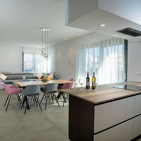 Apartment Moderno Ureden Novi Apartman Lucija *